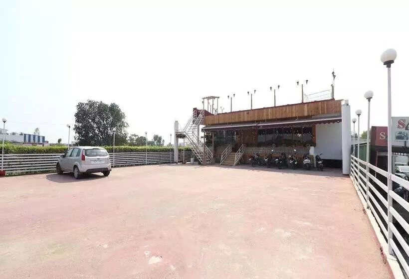 Oyo 14802 Hotel Virus Bistro