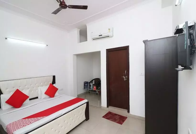 Oyo 14802 Hotel Virus Bistro