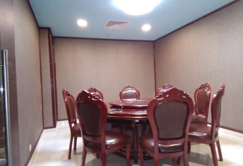 Aristocrat Hotel, New Town, Kolkata