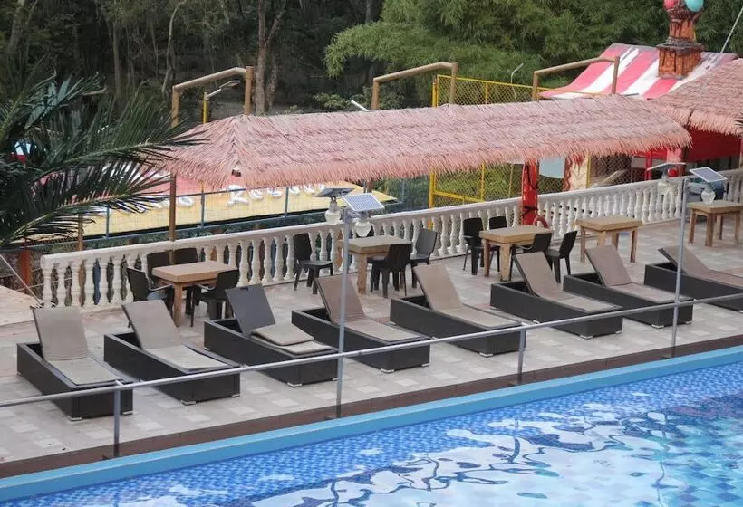 Hotelli Castillo Resort