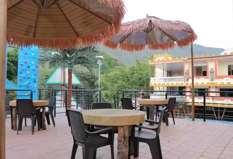 Hotelli Castillo Resort