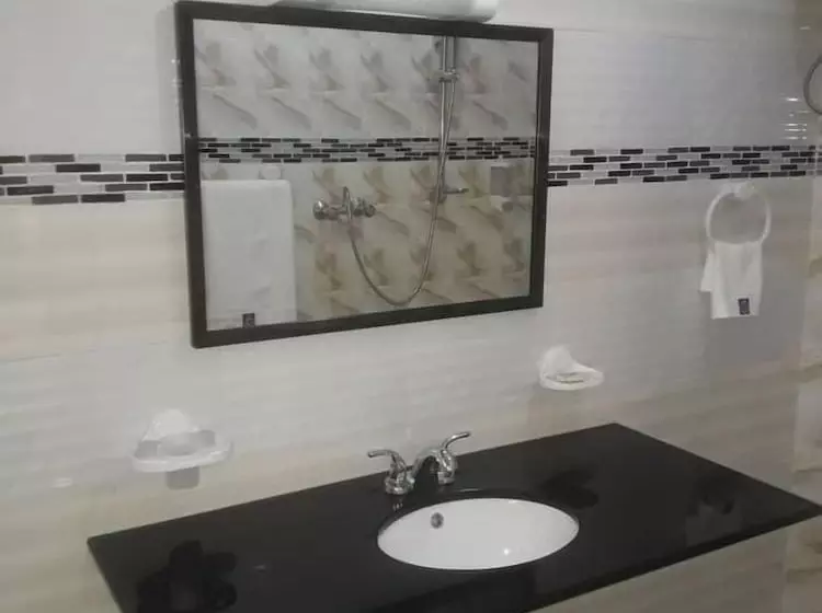 La Couronne Rw Hotel & Suites
