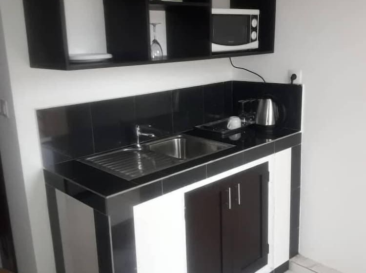 La Couronne Rw Hotel & Suites