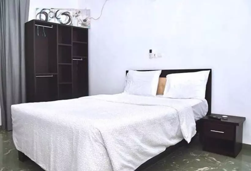 La Couronne Rw Hotel & Suites