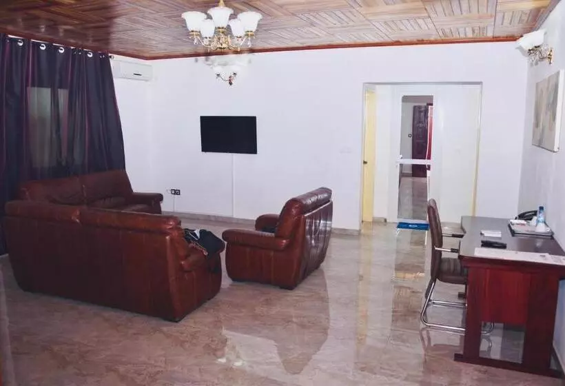 La Couronne Rw Hotel & Suites