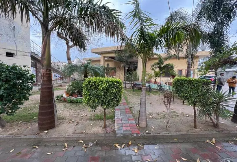 Hotelli Sheela Stays