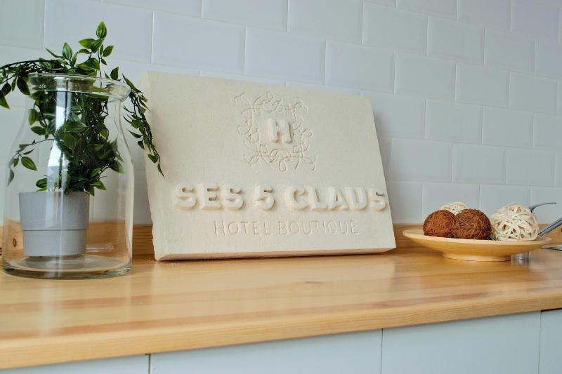 هتل Ses 5 Claus