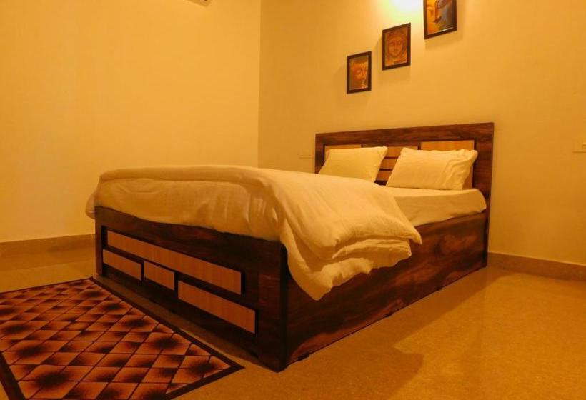 هتل Coconut Tree Resort