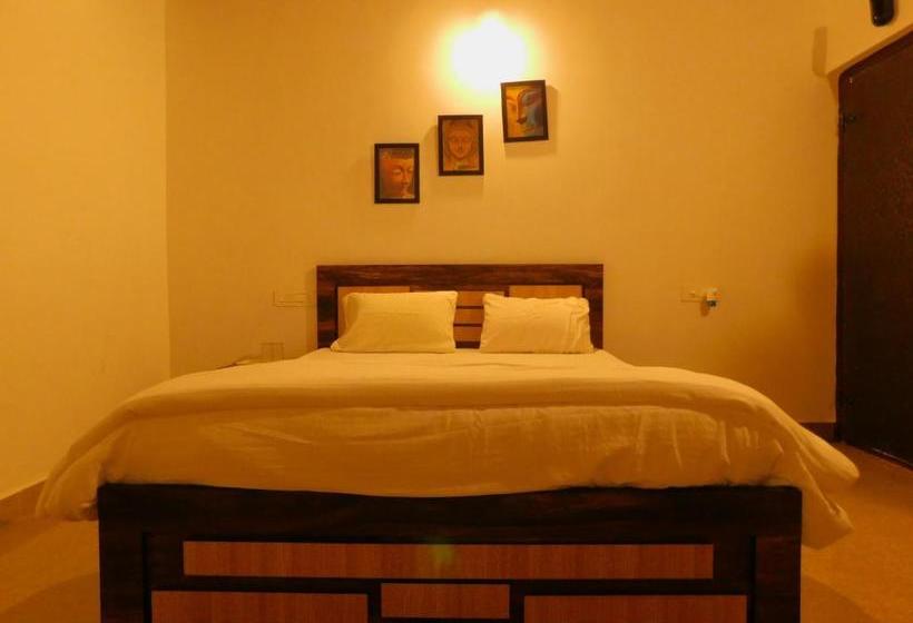 هتل Coconut Tree Resort