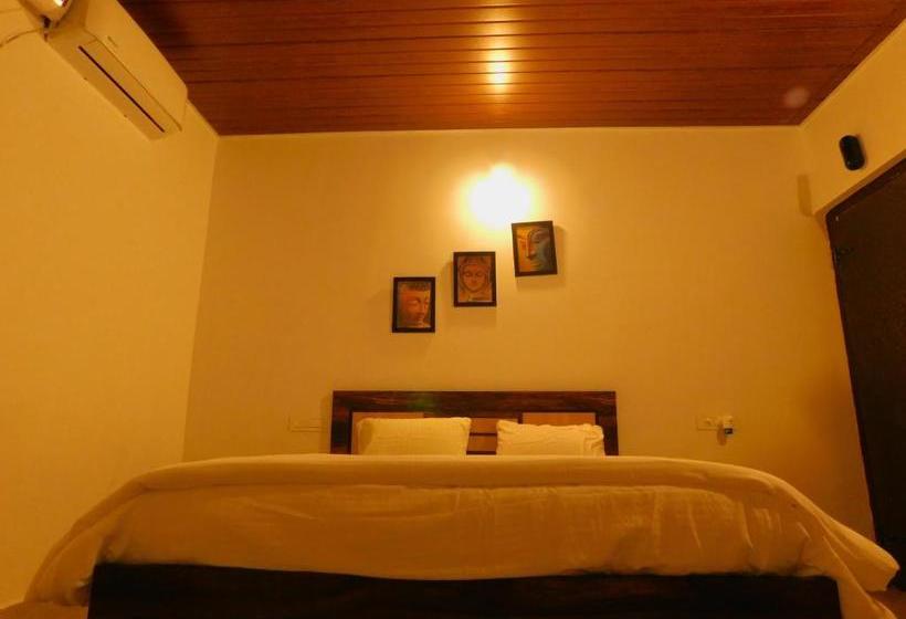 هتل Coconut Tree Resort