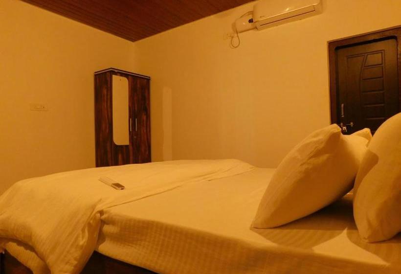 هتل Coconut Tree Resort