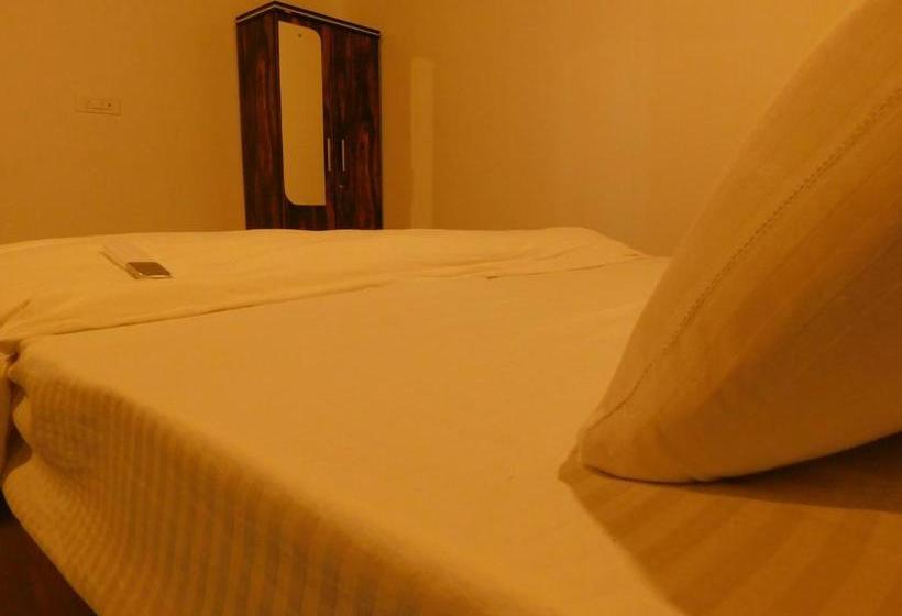 هتل Coconut Tree Resort