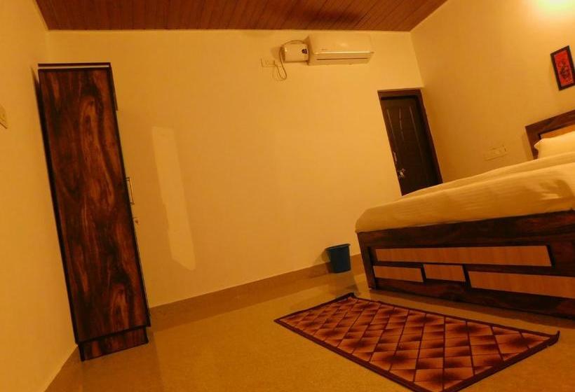 هتل Coconut Tree Resort