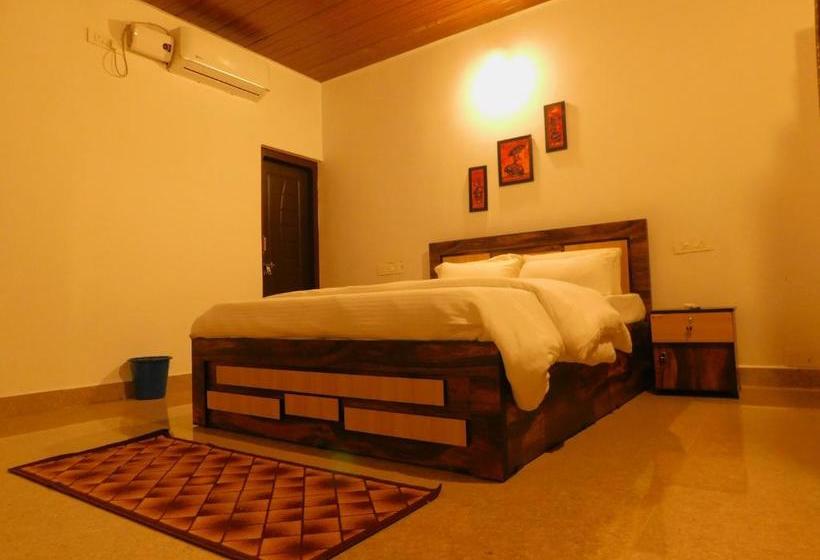 هتل Coconut Tree Resort