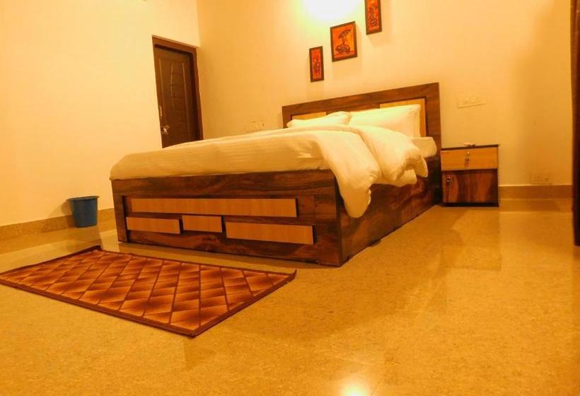 هتل Coconut Tree Resort