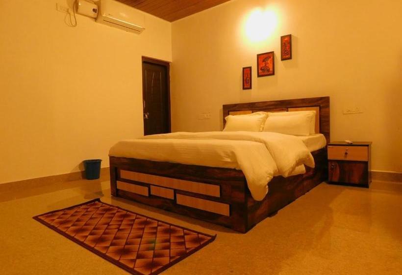 هتل Coconut Tree Resort