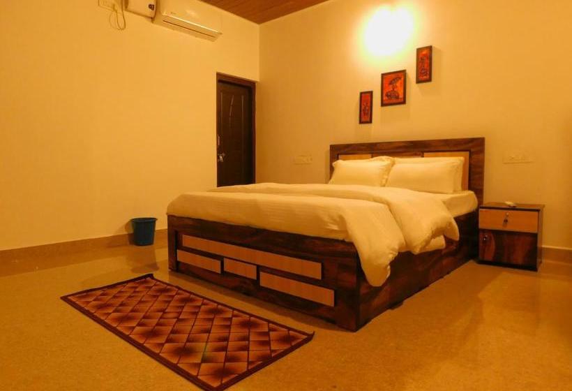 هتل Coconut Tree Resort