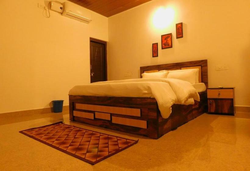 هتل Coconut Tree Resort