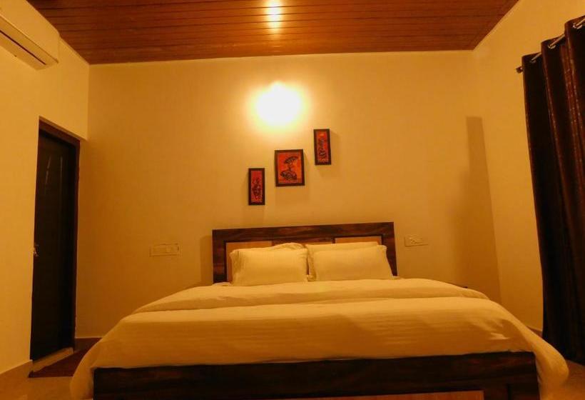 هتل Coconut Tree Resort