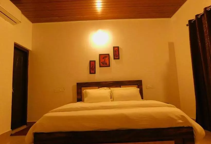 هتل Coconut Tree Resort