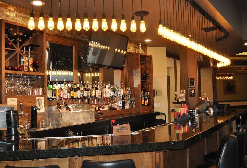 هتل Seaport Inn & Suites