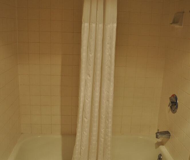 هتل Seaport Inn & Suites