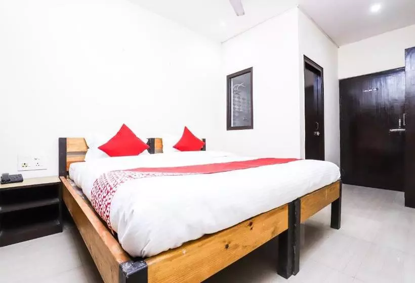 Oyo 24852 Hotel Yuvraj
