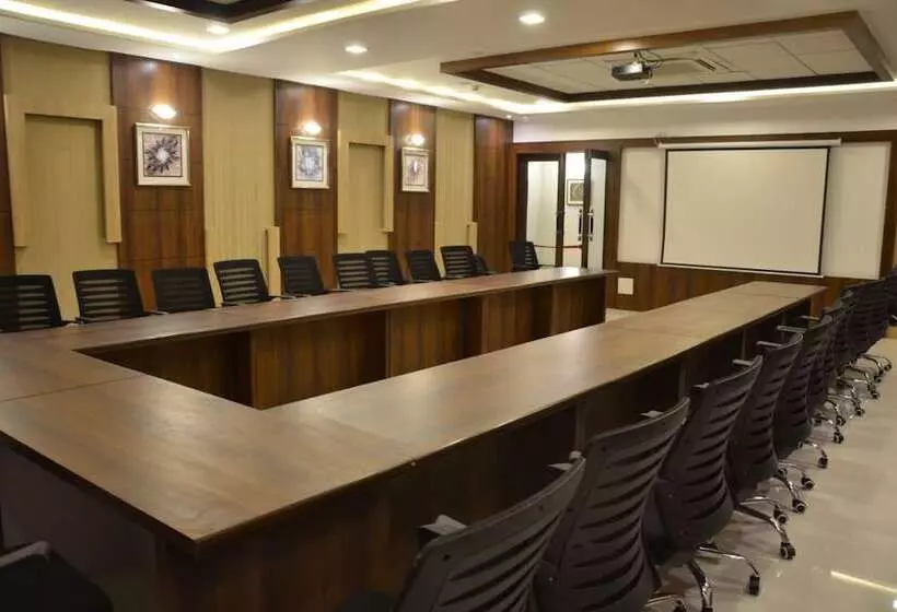 ホテル Vits Aradhana Auberge