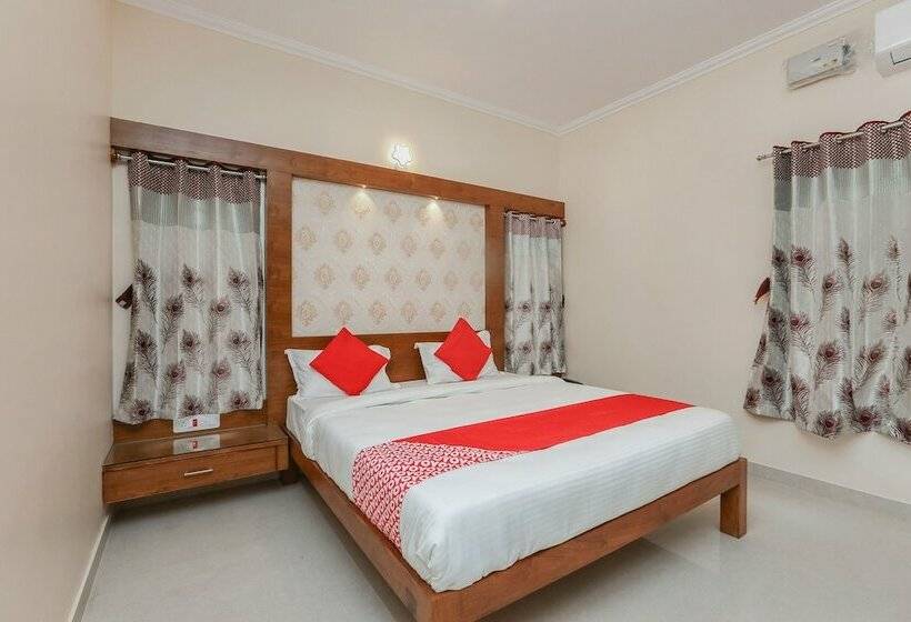 Hotell Oyo 24264 Monisha Residency
