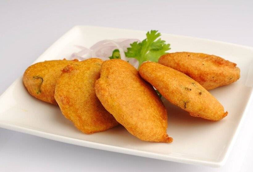 Hotell Oyo 24264 Monisha Residency