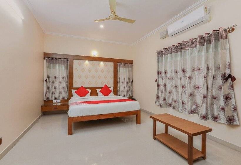 Hotell Oyo 24264 Monisha Residency