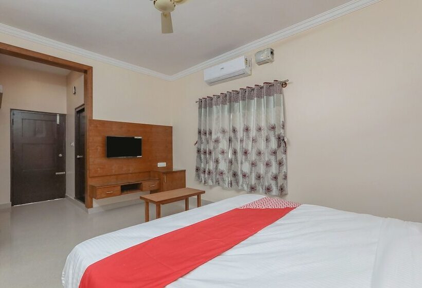Hotell Oyo 24264 Monisha Residency