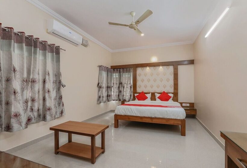 Hotell Oyo 24264 Monisha Residency