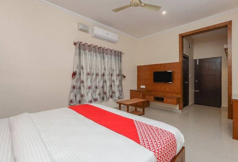 Hotell Oyo 24264 Monisha Residency