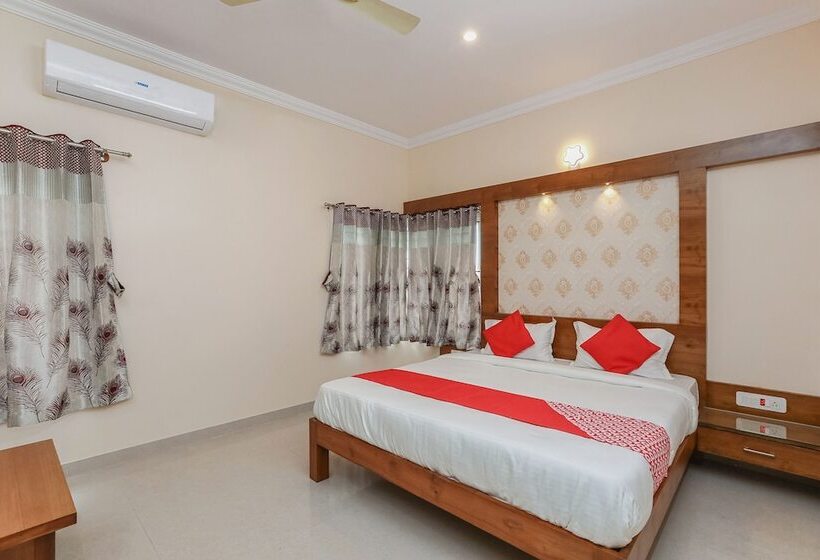 Hotell Oyo 24264 Monisha Residency