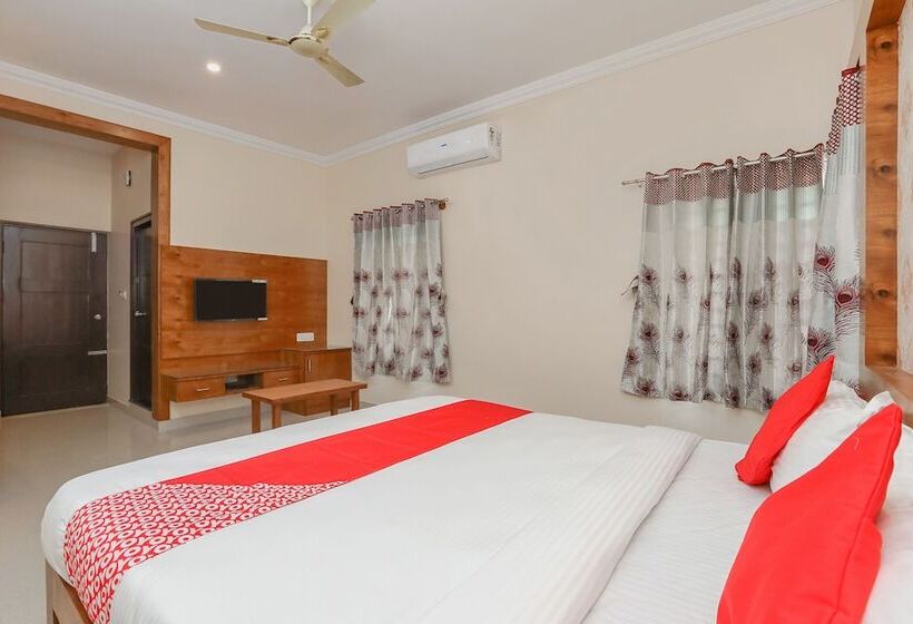 Hotell Oyo 24264 Monisha Residency