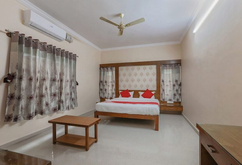 Hotell Oyo 24264 Monisha Residency