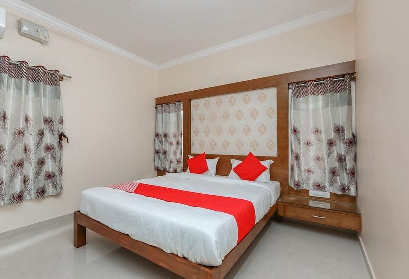 Hotell Oyo 24264 Monisha Residency