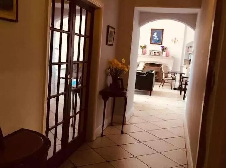 ベッドアンドブレックファースト Brass Castle Country House Accommodation
