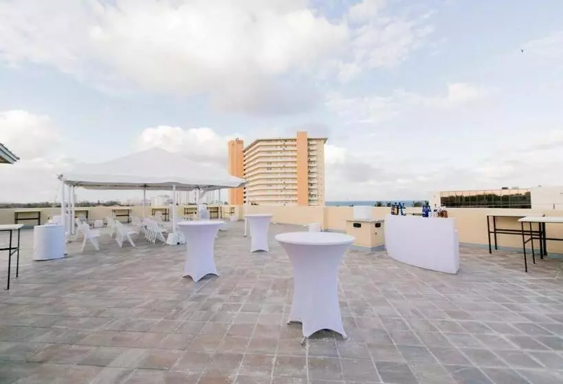 Hotelli Vistalmar Beach Resort