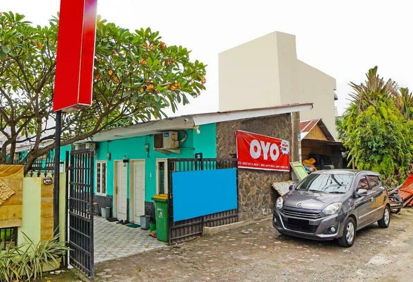 פנסיון Reddoorz Near Universitas Medan Area