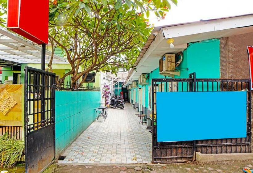 פנסיון Reddoorz Near Universitas Medan Area