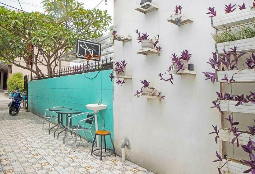 פנסיון Reddoorz Near Universitas Medan Area