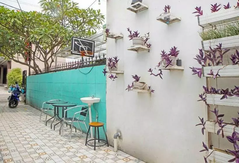 ペンション Reddoorz Near Universitas Medan Area