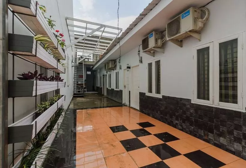 ペンション Reddoorz Near Universitas Medan Area