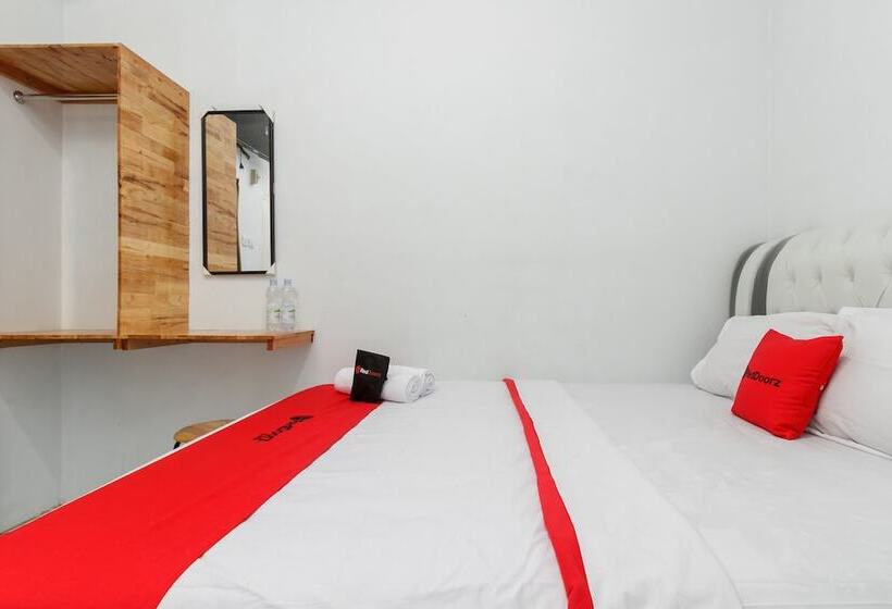 פנסיון Reddoorz Near Universitas Medan Area