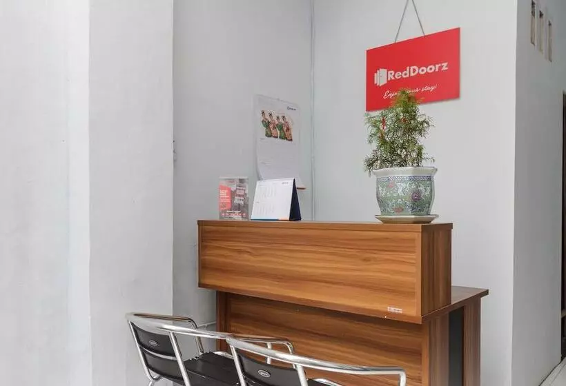 ペンション Reddoorz Near Universitas Medan Area