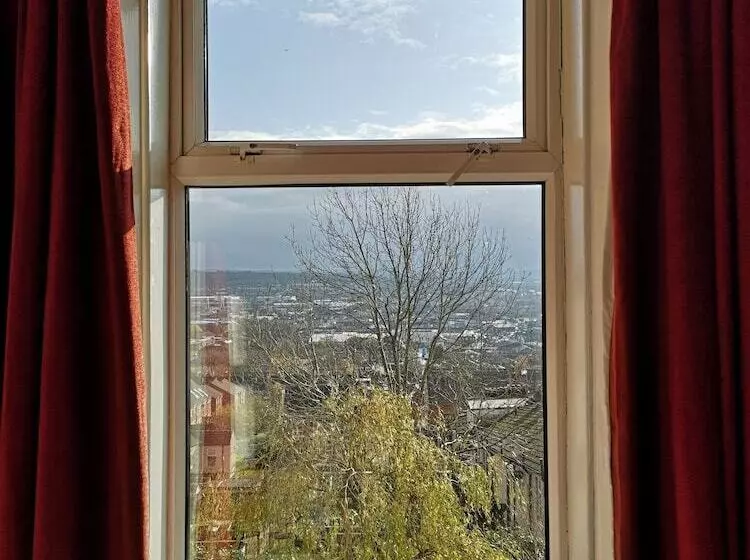 ベッドアンドブレックファースト Chimneys Guest House