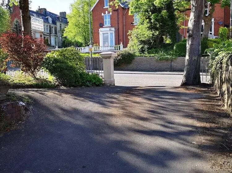 ベッドアンドブレックファースト Chimneys Guest House