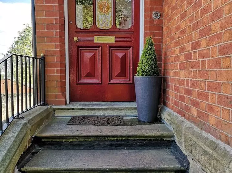 ベッドアンドブレックファースト Chimneys Guest House